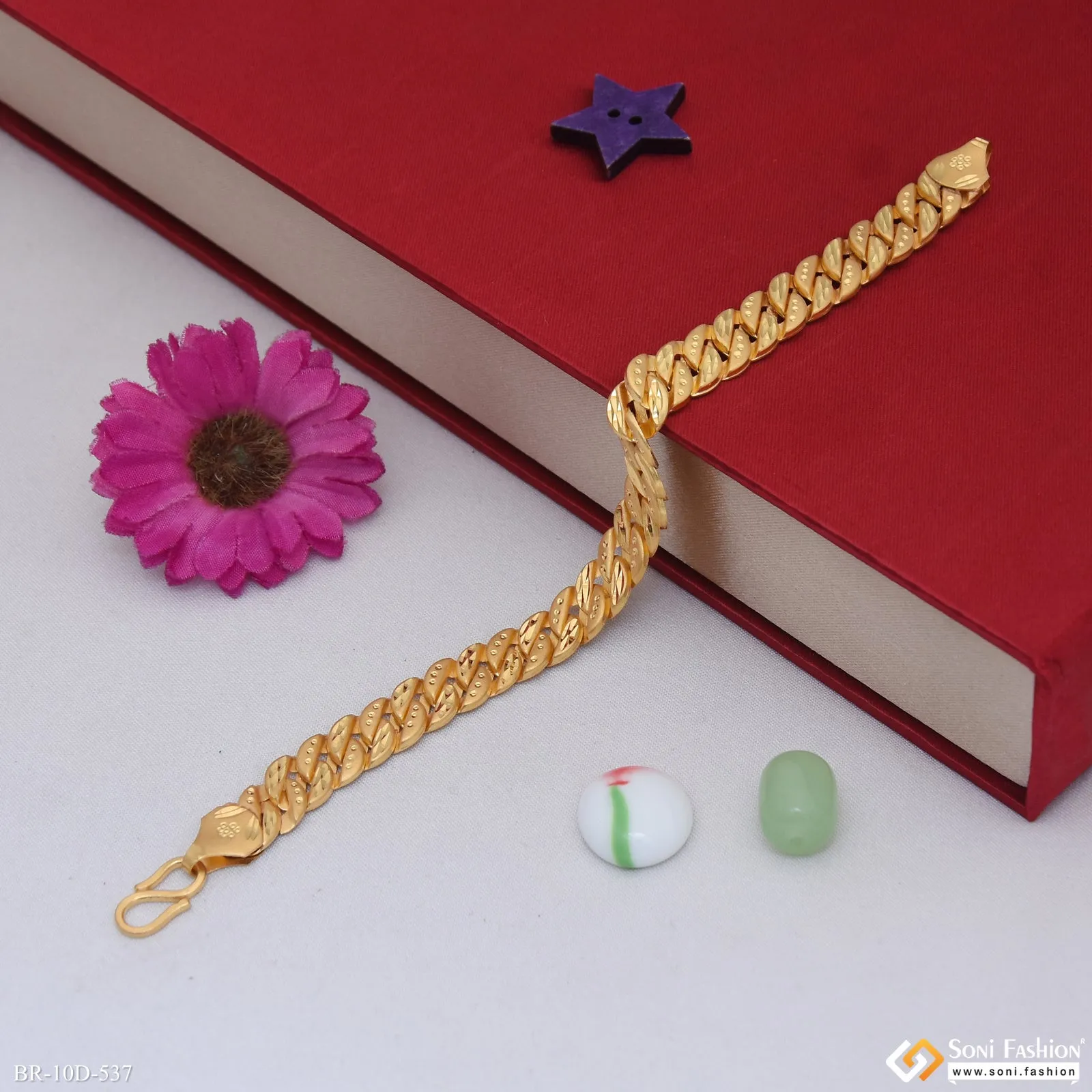 Popular Design Gold Plated Pokal Bracelet for Men - Style D537