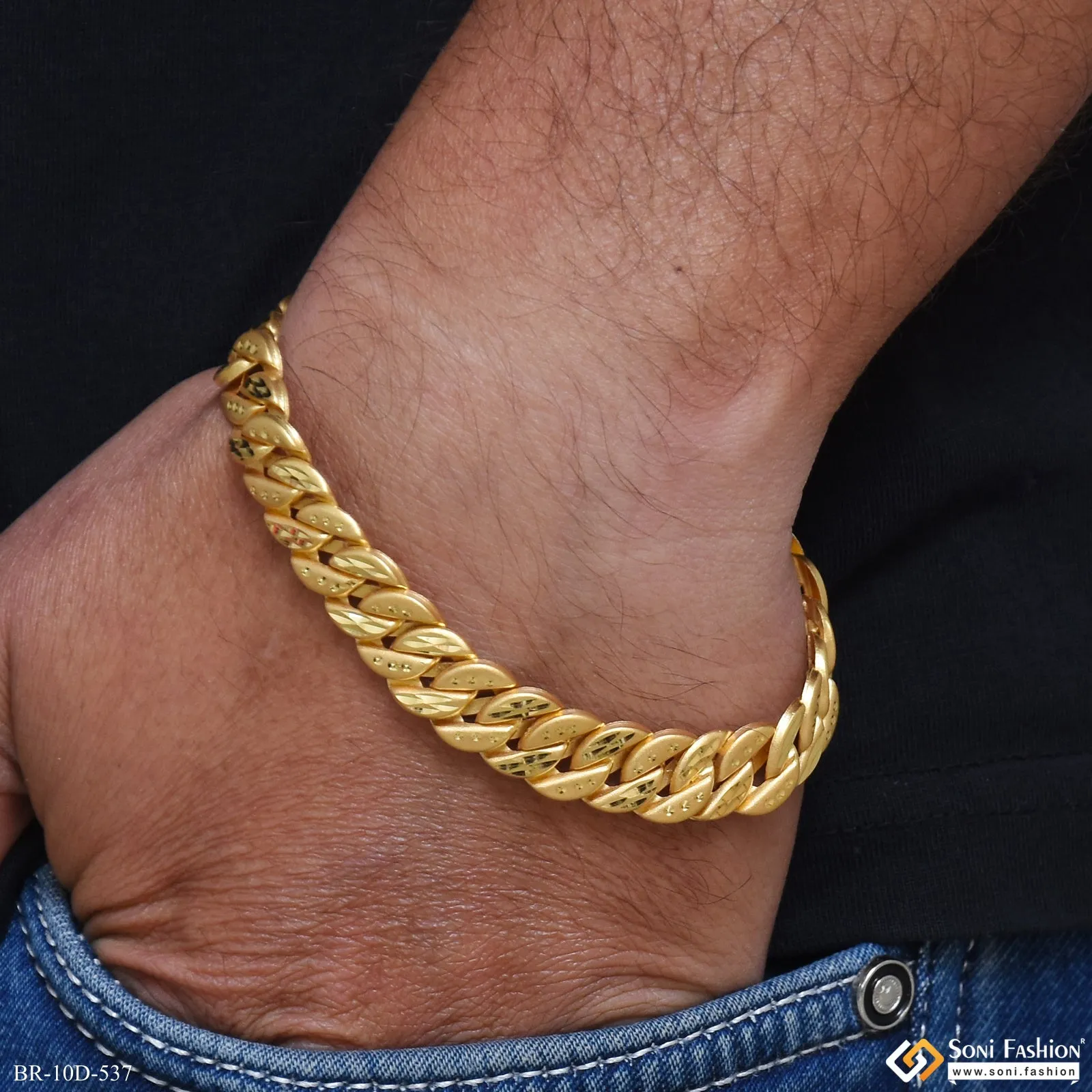 Popular Design Gold Plated Pokal Bracelet for Men - Style D537