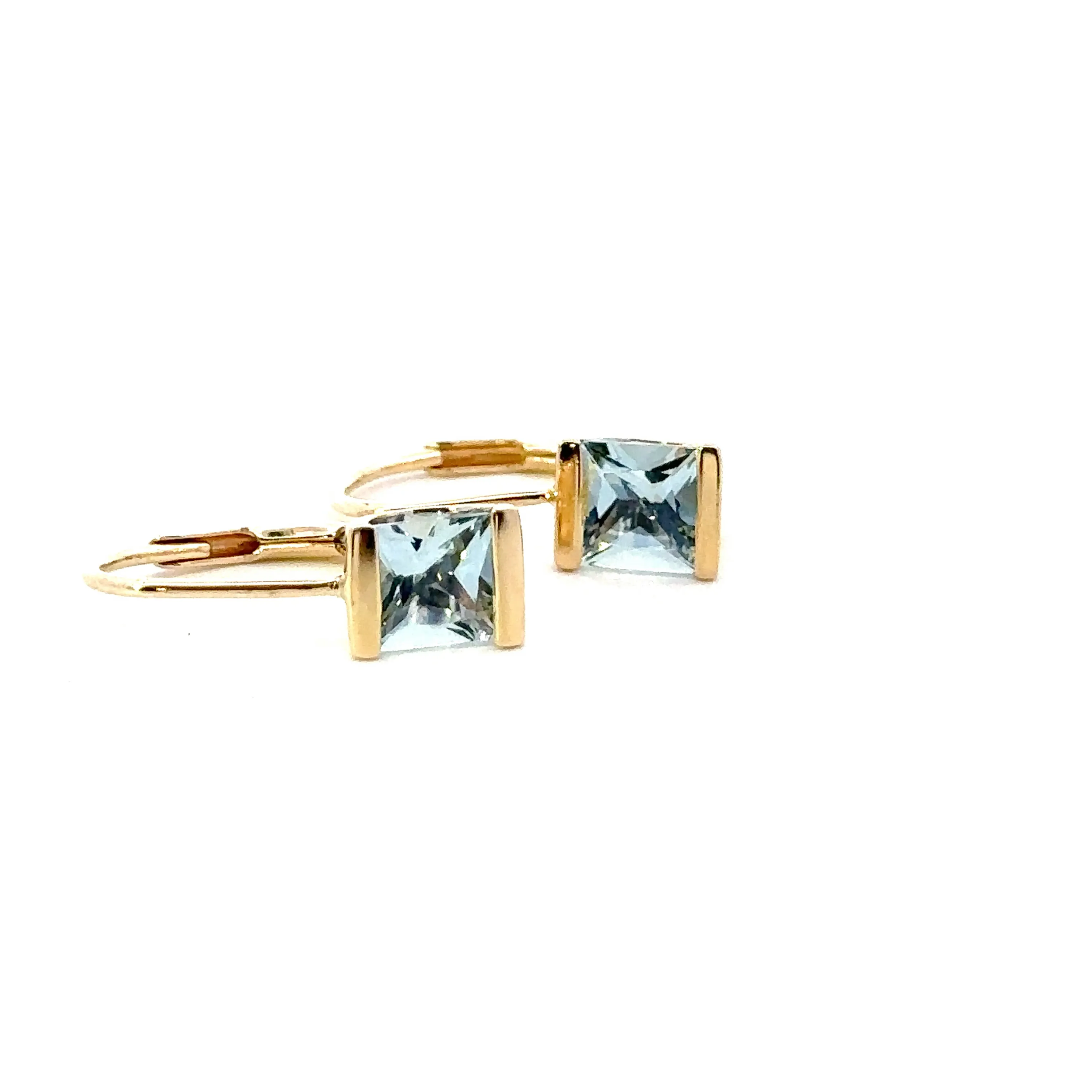 Spectacular Aquamarine Earrings in 14ct Yellow Gold.