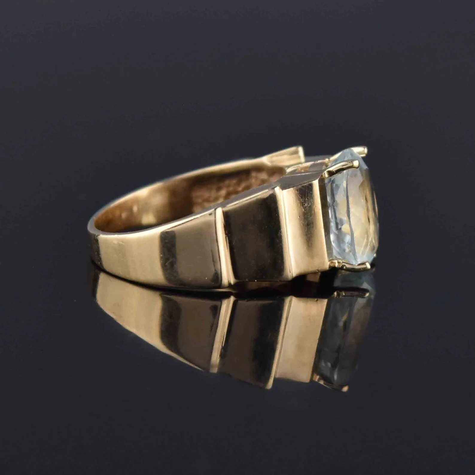 Vintage Modernist Oval Aquamarine Ring in 10K Gold