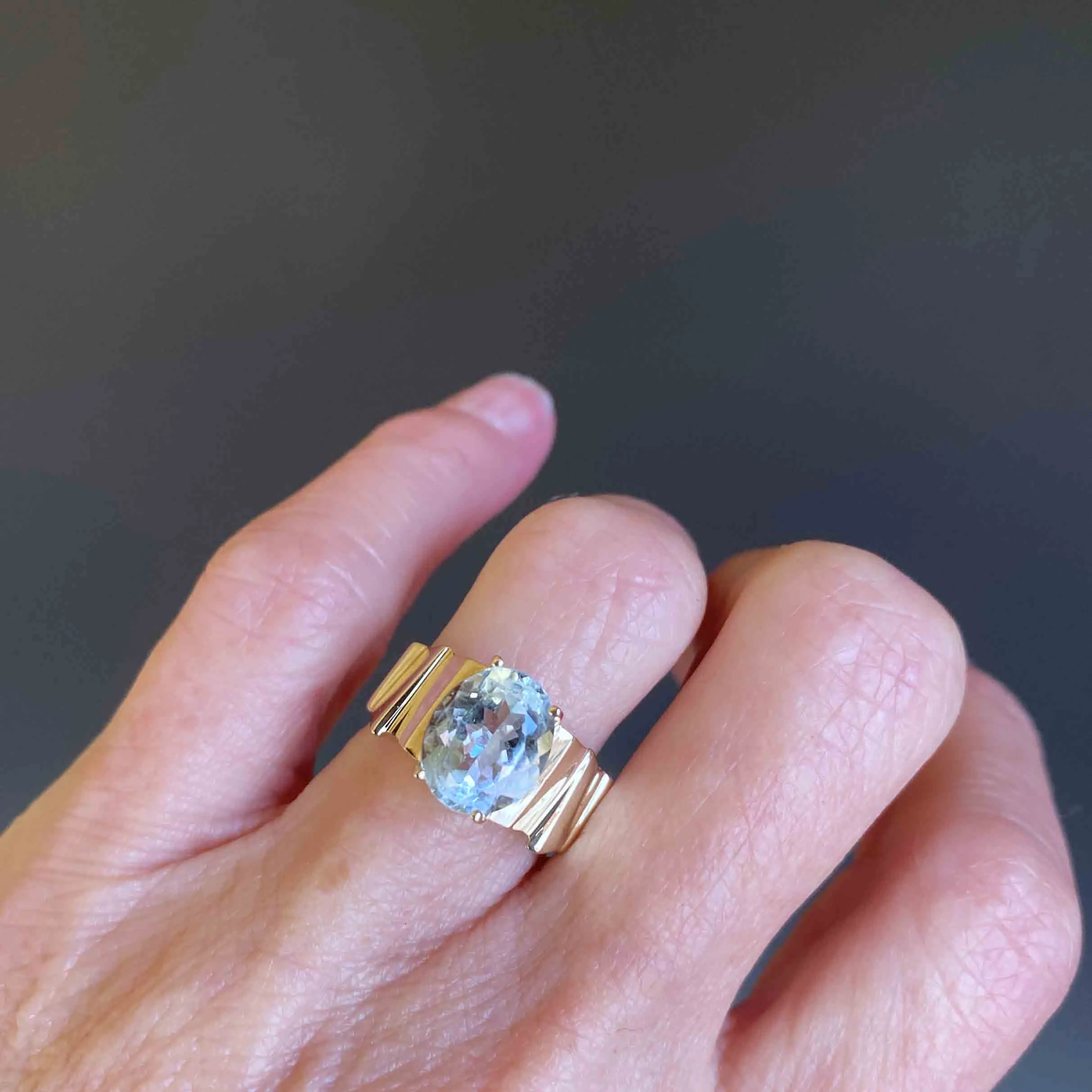 Vintage Modernist Oval Aquamarine Ring in 10K Gold