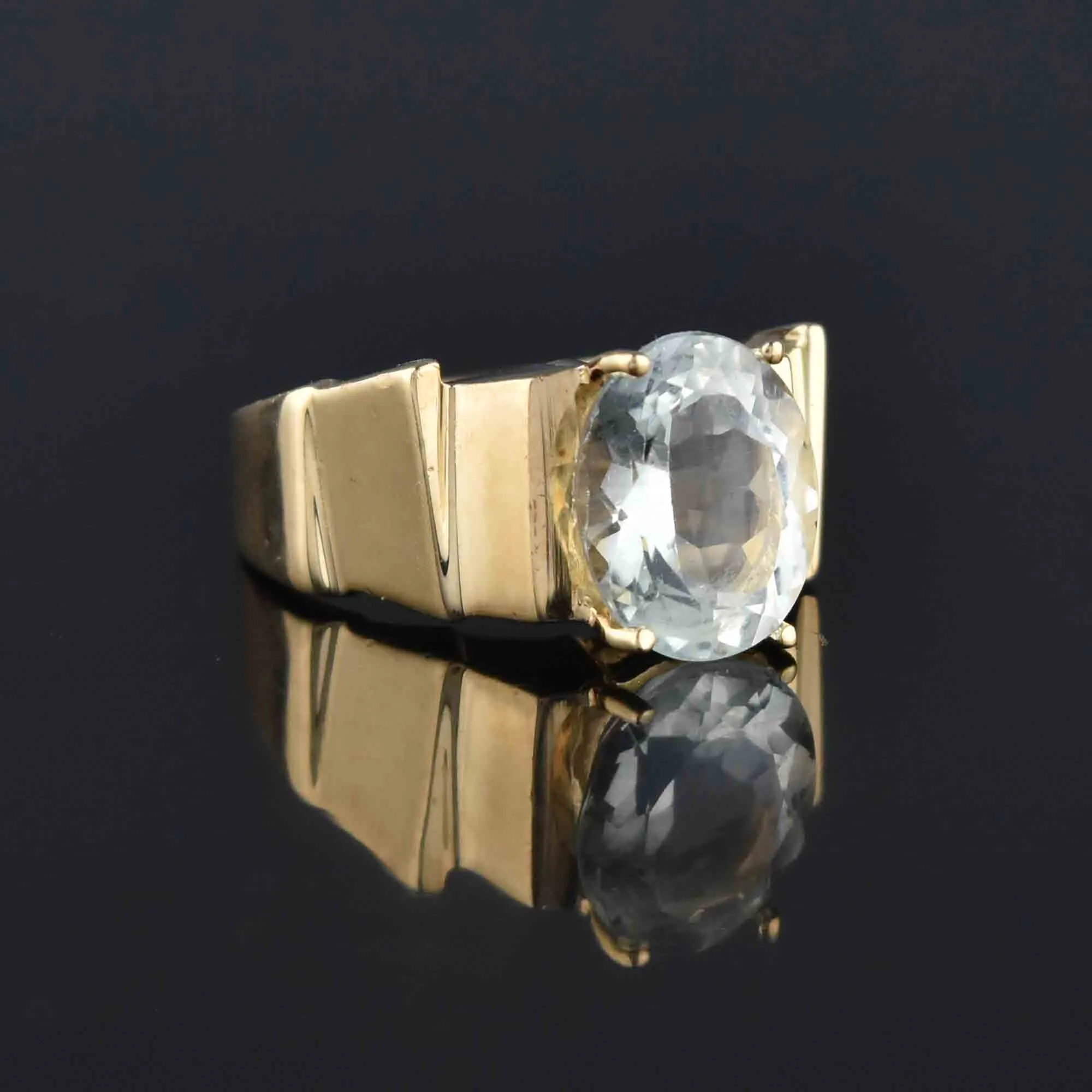 Vintage Modernist Oval Aquamarine Ring in 10K Gold